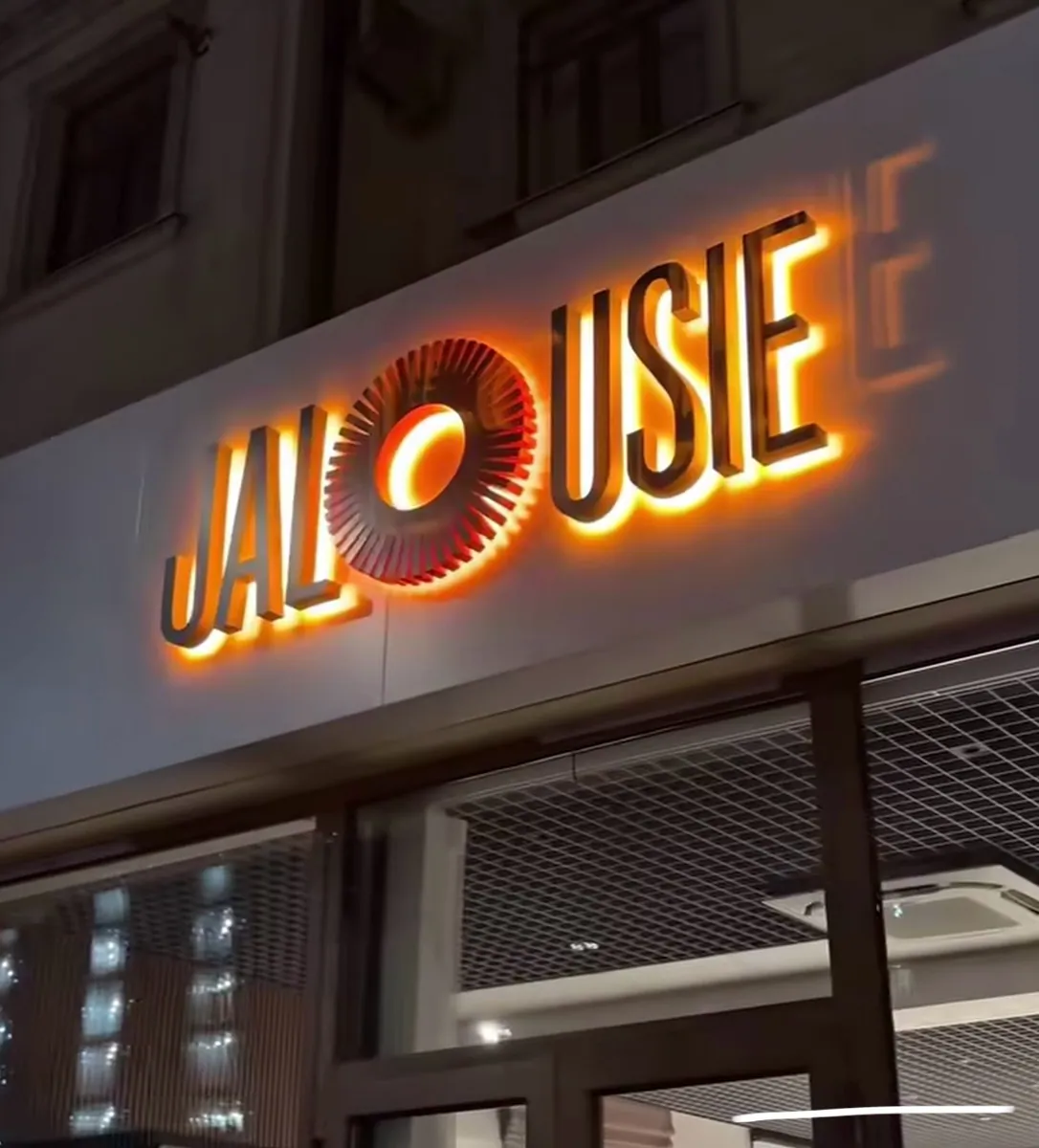 Объёмные световые буквы Jalousie
