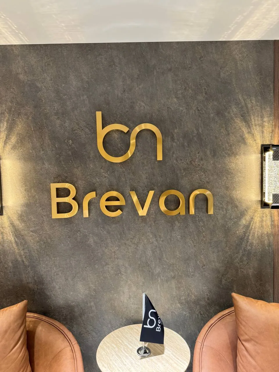 Золотые интерьерные буквы Brevan