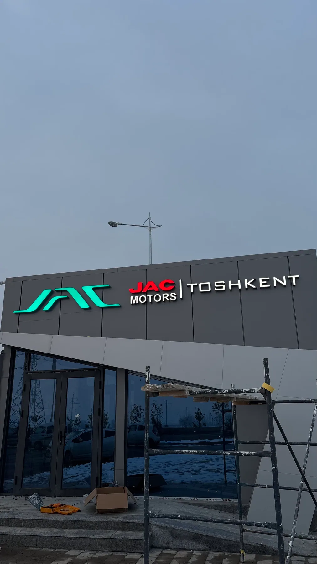 Световые буквы JAC Motors Tashkent