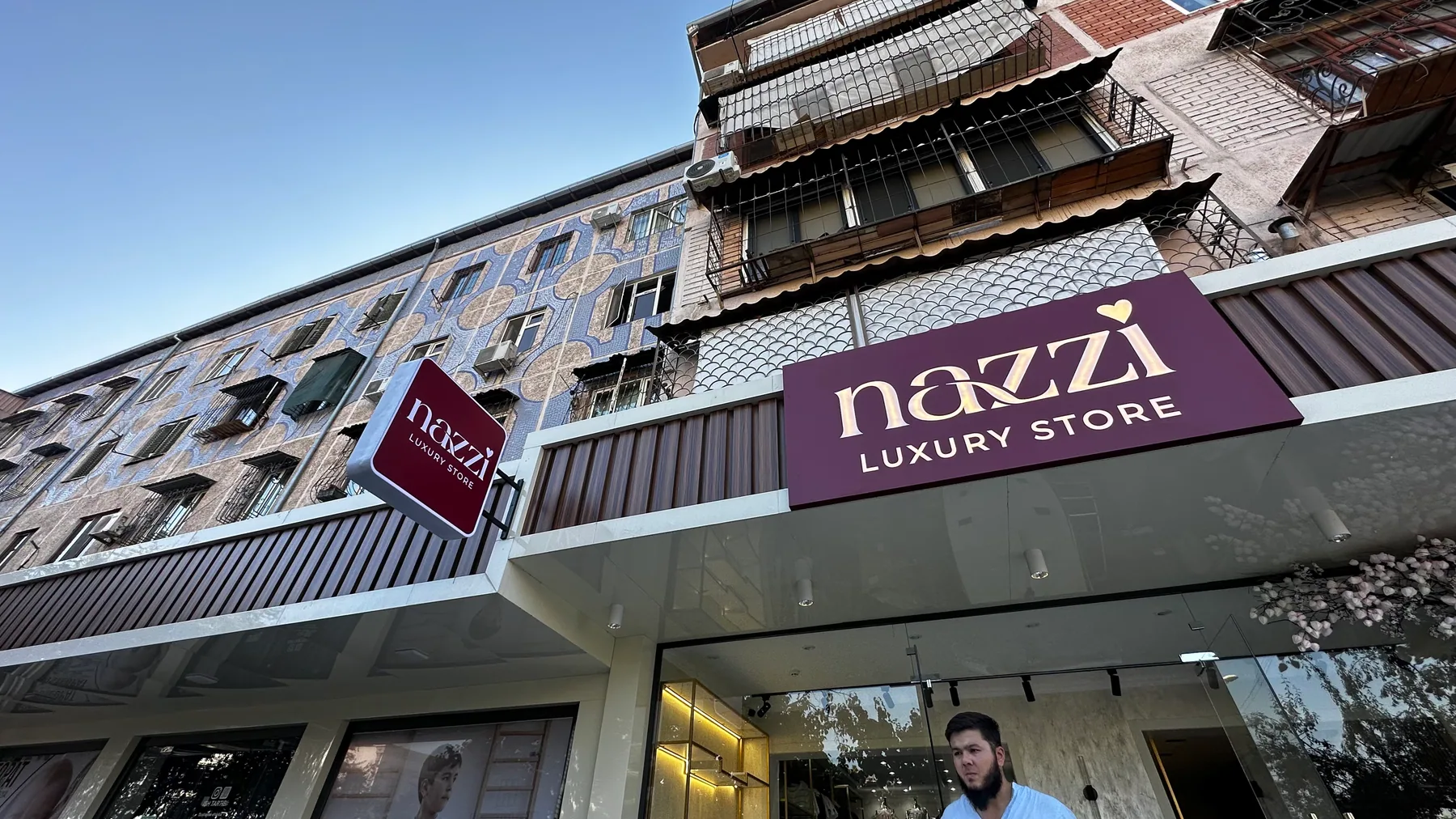Комплексное фасадное оформление Nazzi Luxury Store
