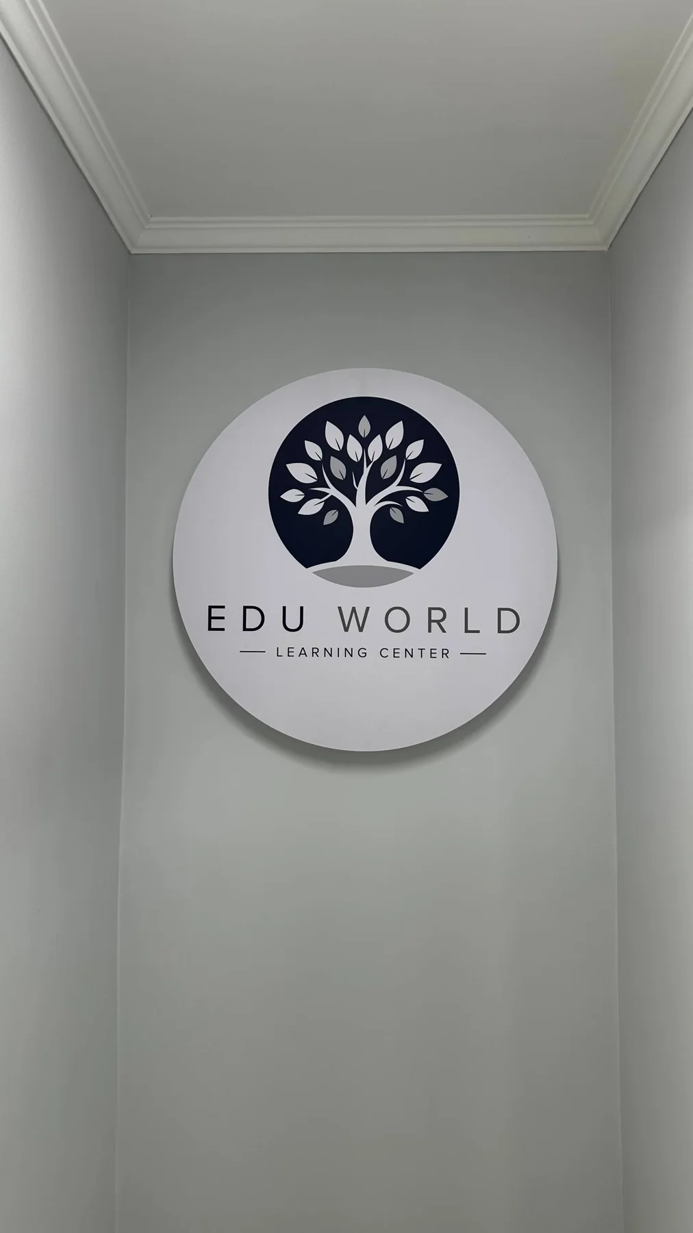 Edu World · логотип