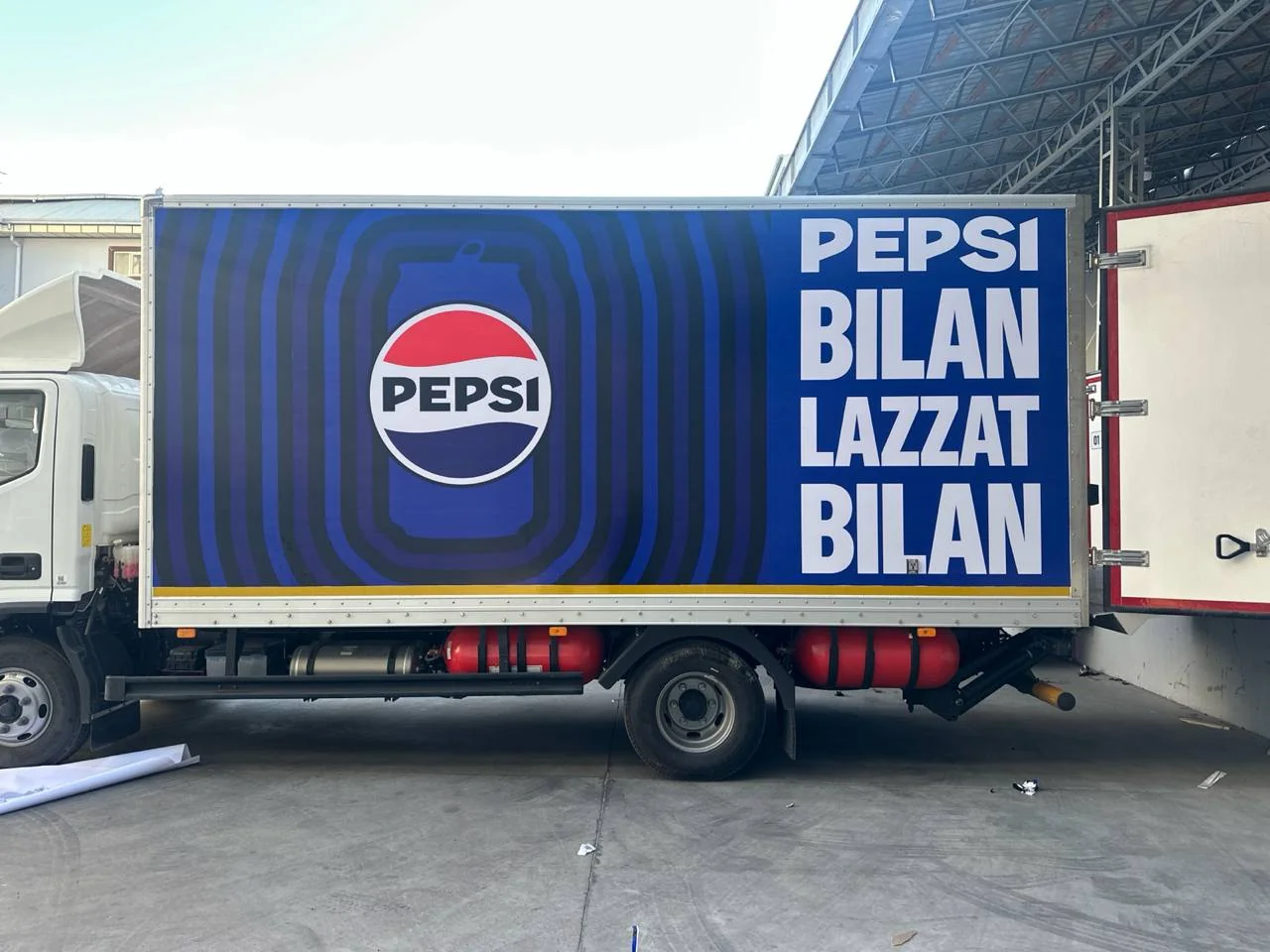 Pepsi · грузовой фургон
