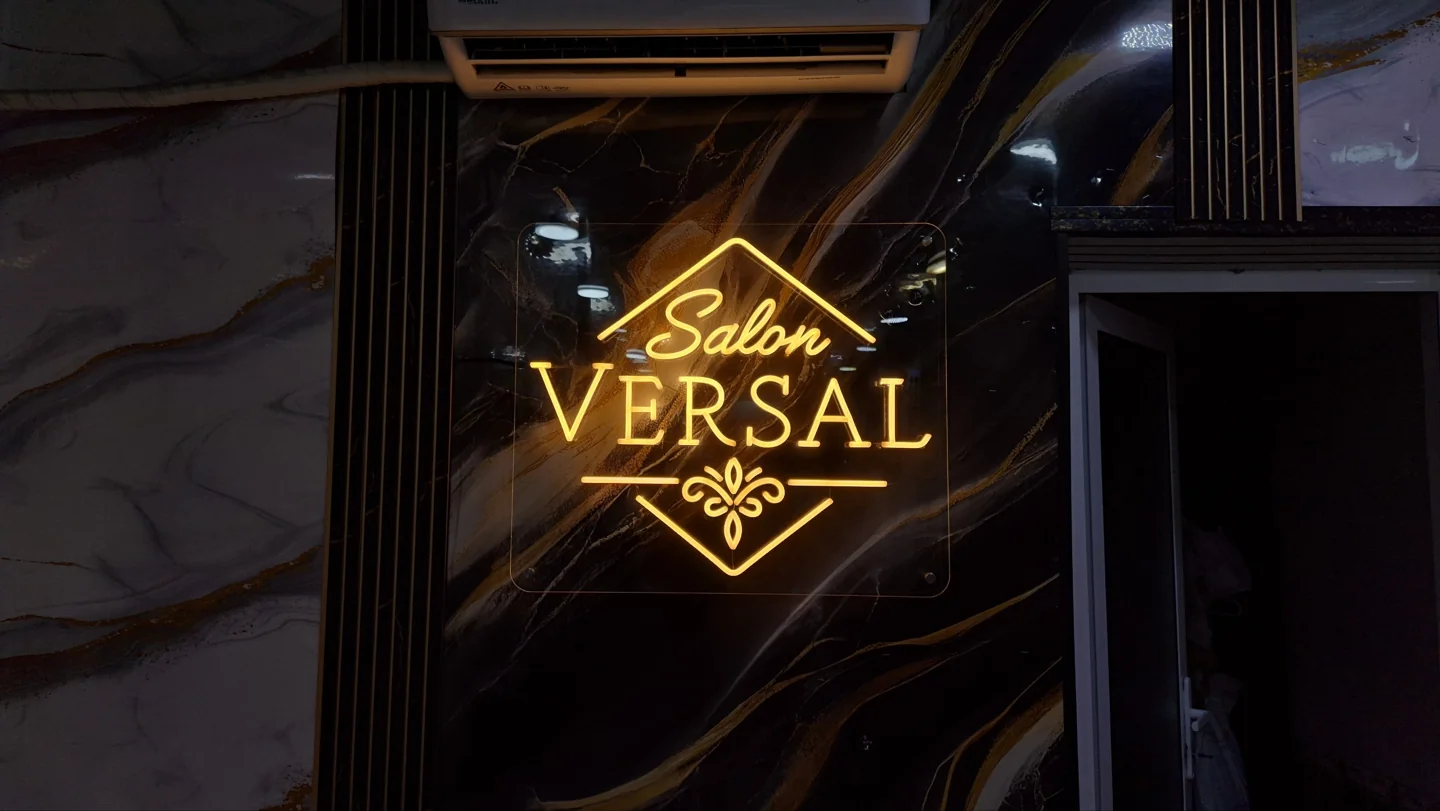 Salon Versal
